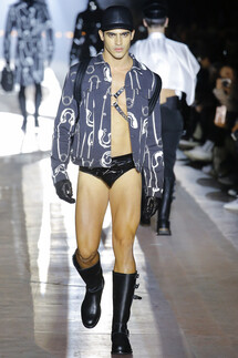 Moschino FALL 2018 MENSWEAR Milan MFW коллекция Moschino осень 2018 мужская неделя моды в Милане Mainstyles